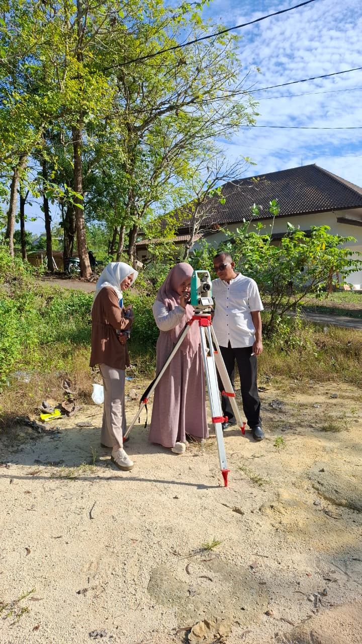 Tingkatkan Kompetensi Teknis, Mahasiswa Teknik Sipil Universitas Annuqayah Gelar Praktikum Perpetaan